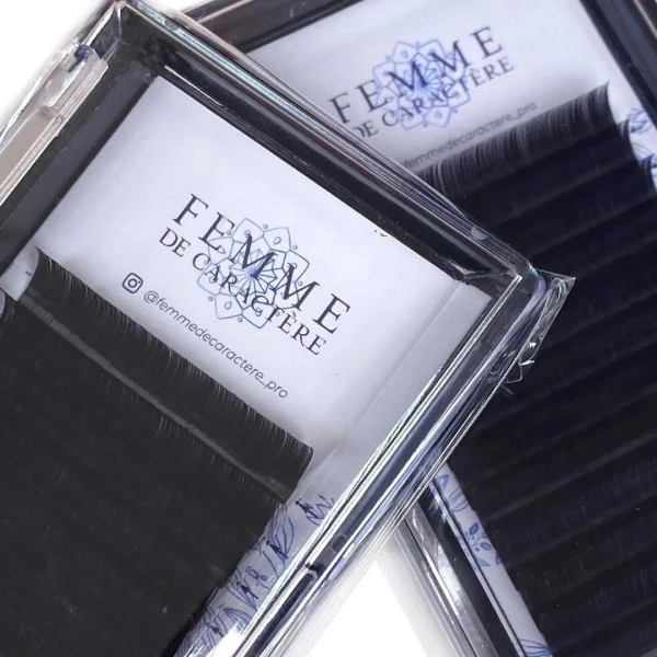 Extensions Cils Classiques 8mm (0,20-D) Femme De Caractère 3 Extensions Cils Classiques 8mm (0,20-D) Femme De Caractère – Image 3