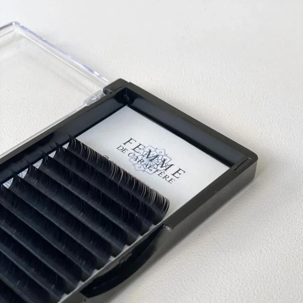 Extensions Cils Classiques 9mm (0,20-D) Femme De Caractère 4 Extensions Cils Classiques 9mm (0,20-D) Femme De Caractère – Image 4